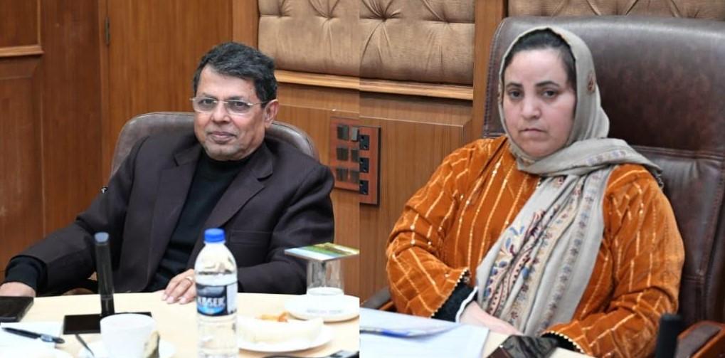 Sakeena Itoo reviews key issues of Education sector with representatives of Private School, Parents Associations