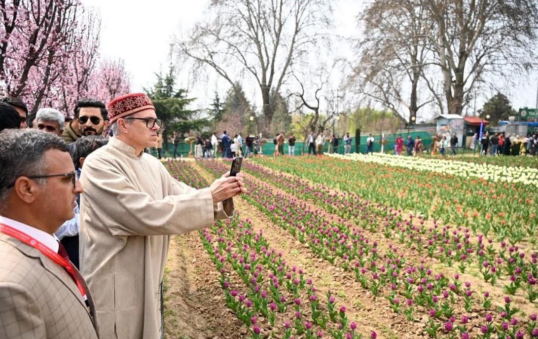 CM Omar inaugurates Tulip Show-2025; Asia’s largest Tulip Garden opens to visitors in Srinagar