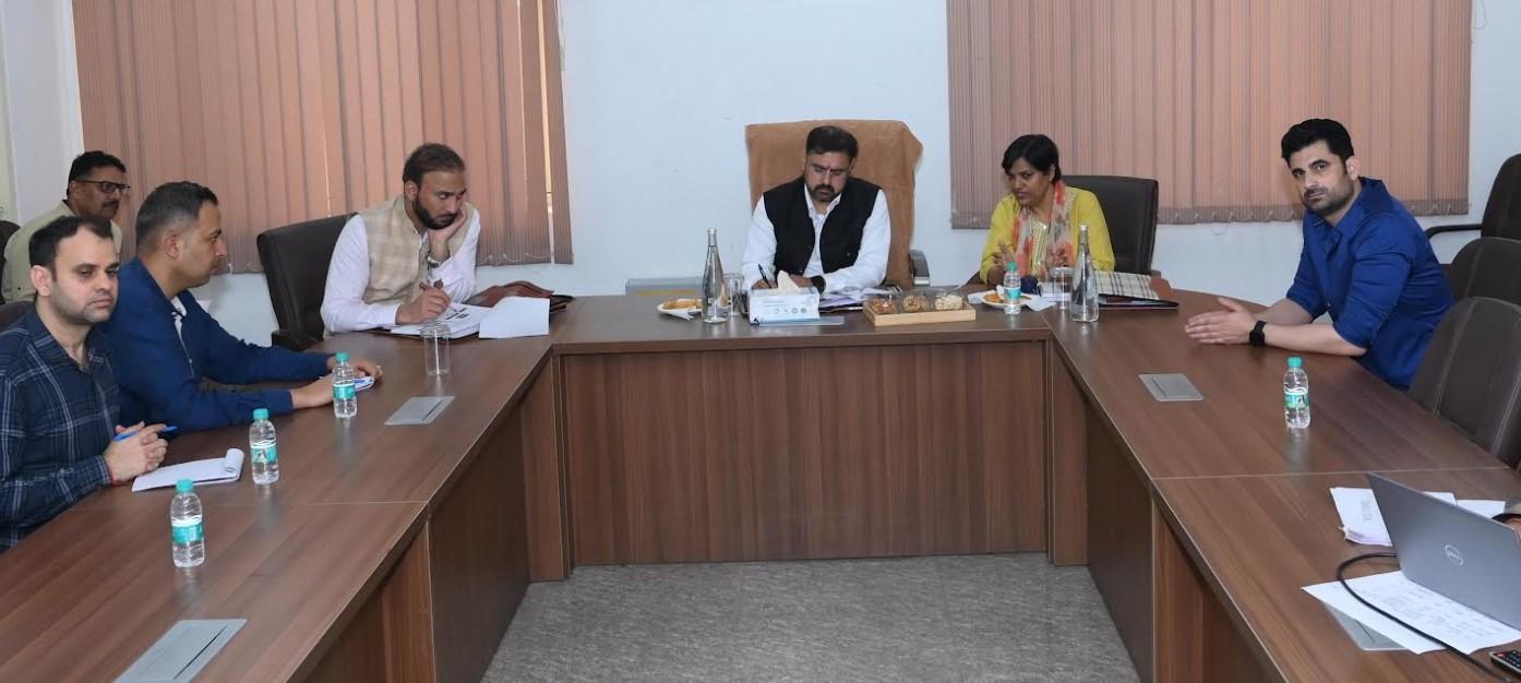 Satish Sharma reviews functioning of Legal Metrology Department