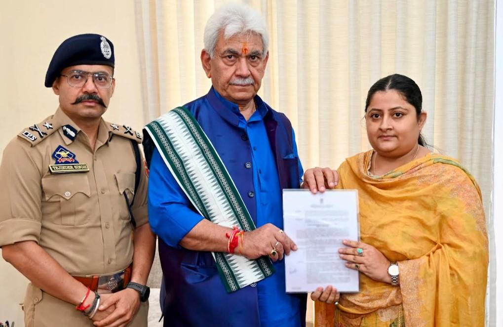 Lieutenant Governor hands over appointment letter to deceased PSI Sachin Verma’s Wife