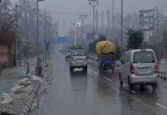 Rain, Snow Likely Across J&K Till October 15, MeT Issues Advisory for Farmers and Travellers