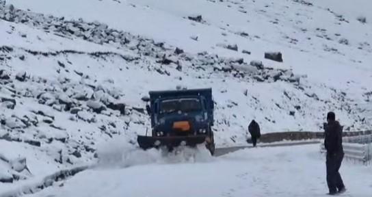 Mughal Road Closed Temporarily Following Season’s First Snowfall