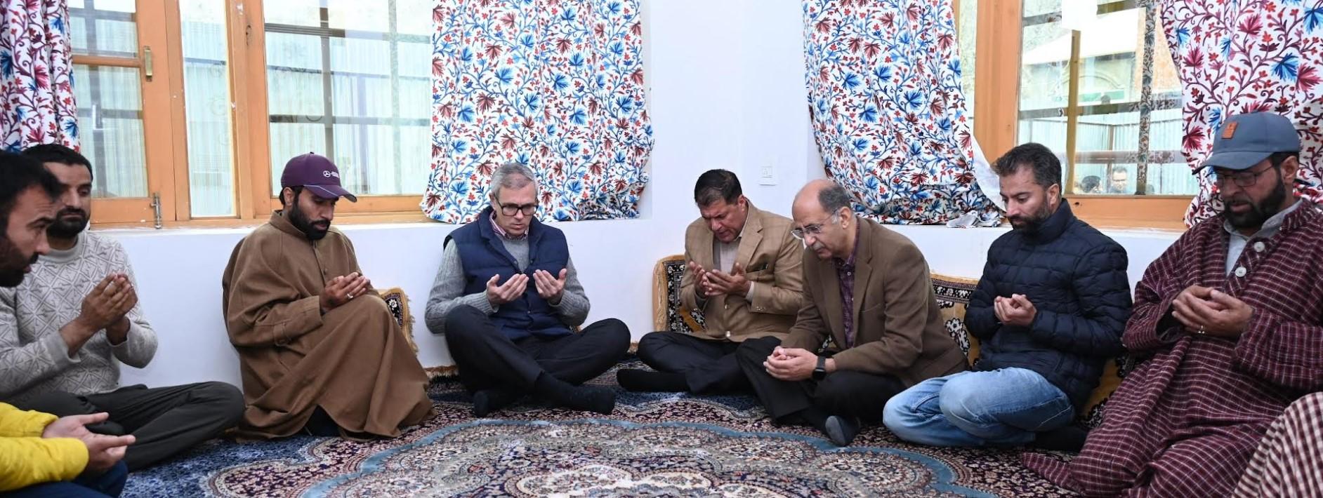 CM Omar Abdullah visits Wudder Kangan to offer condolences