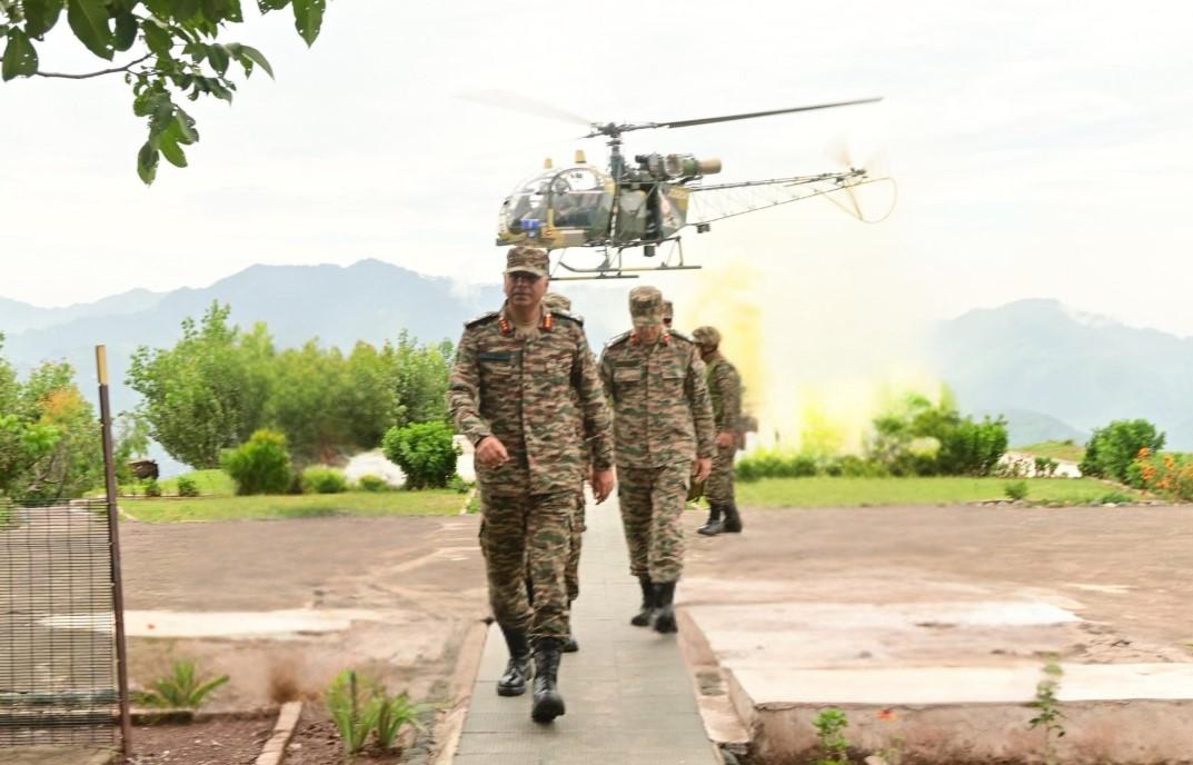 White Knight Corps GOC Reviews Security In J&K’s Poonch