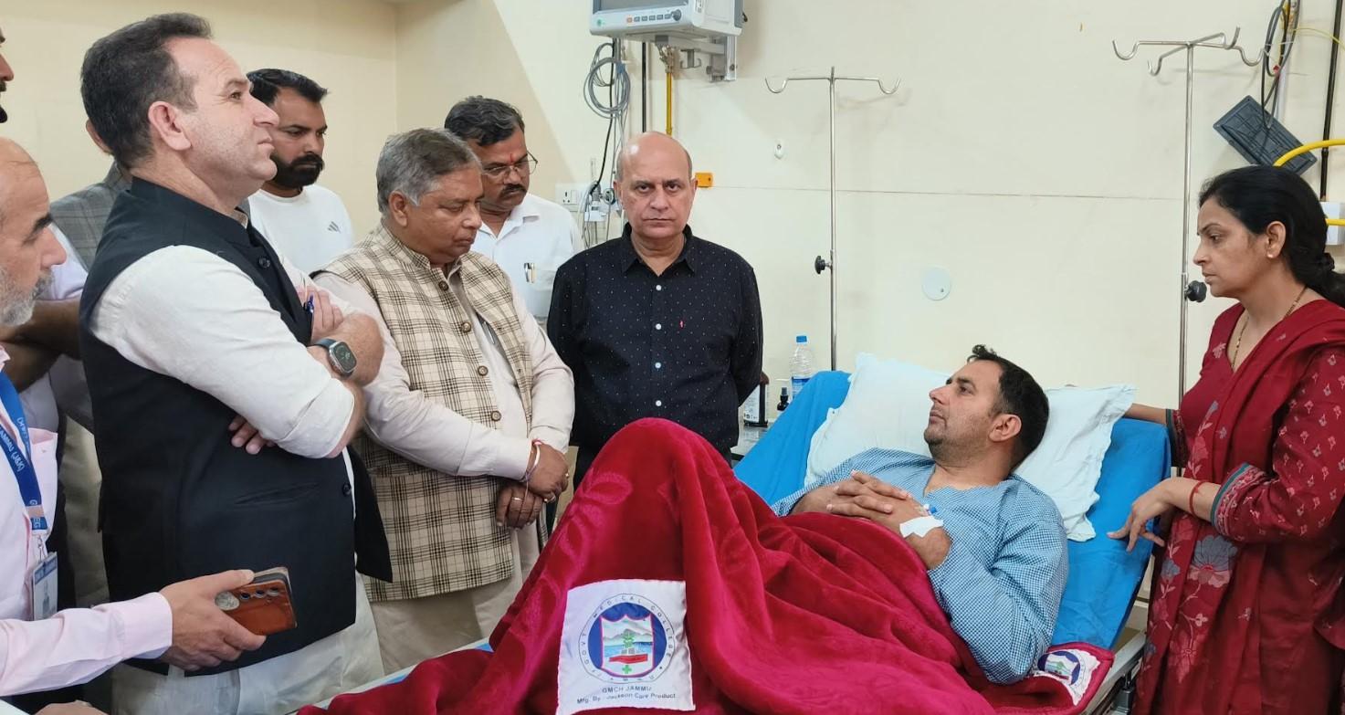 Sat Sharma, Sunil Sharma visit GMC to enquire about injured policemen