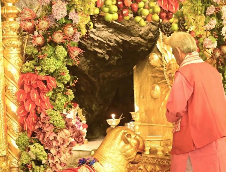J&K LG Manoj Sinha Visits Mata Vaishno Devi Shrine