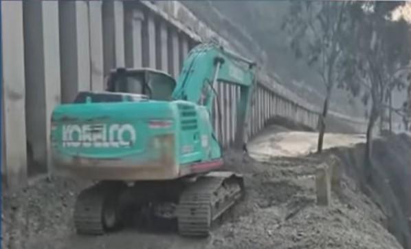 Jammu-Srinagar Highway remains closed due to Landslides