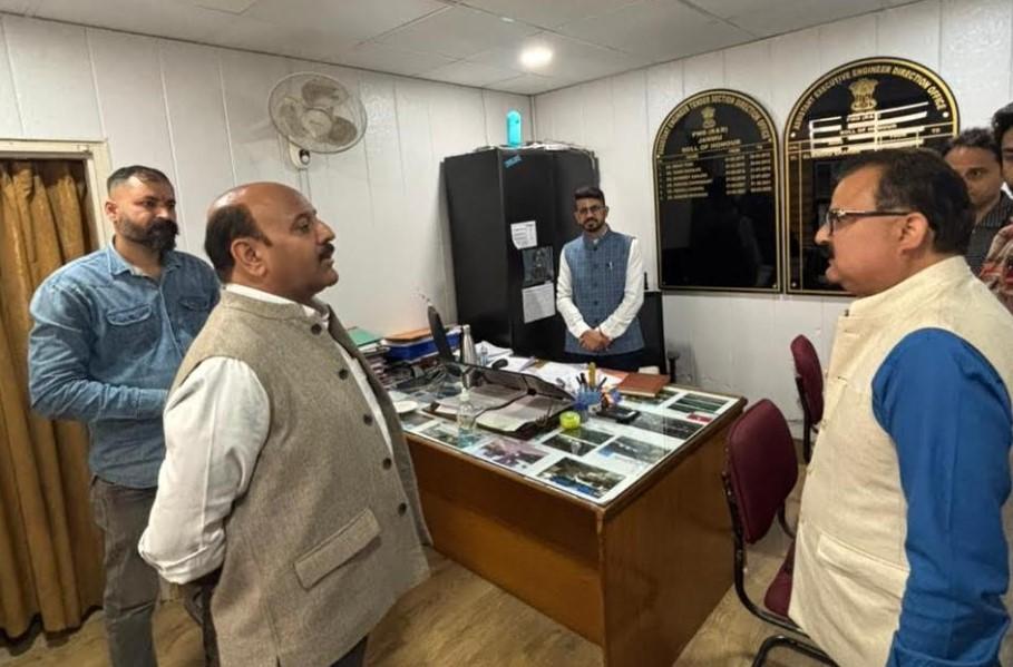 Deputy Chief Minister conducts surprise inspection of Chief Engineer PWD  Office, Jammu
