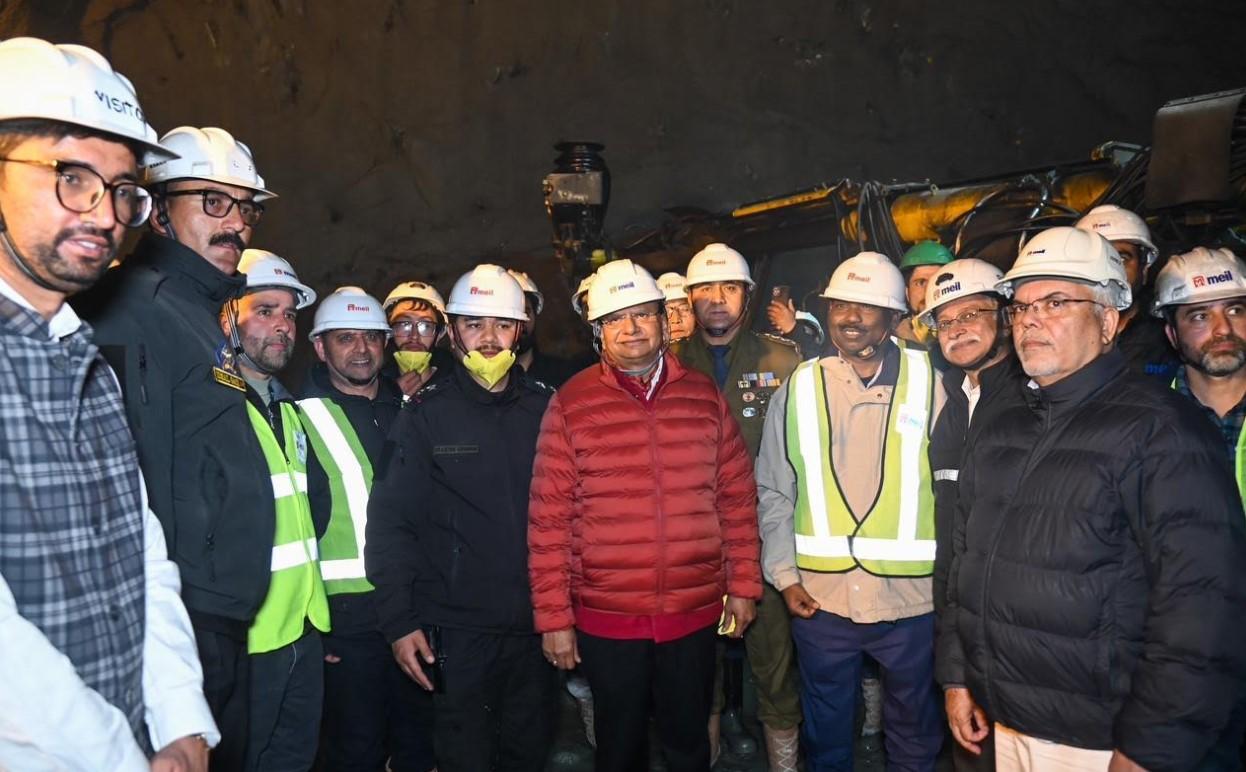 L-G Vinai Kumar Saxena visits eastern portal of Zoji-La Tunnel to review ongoing work