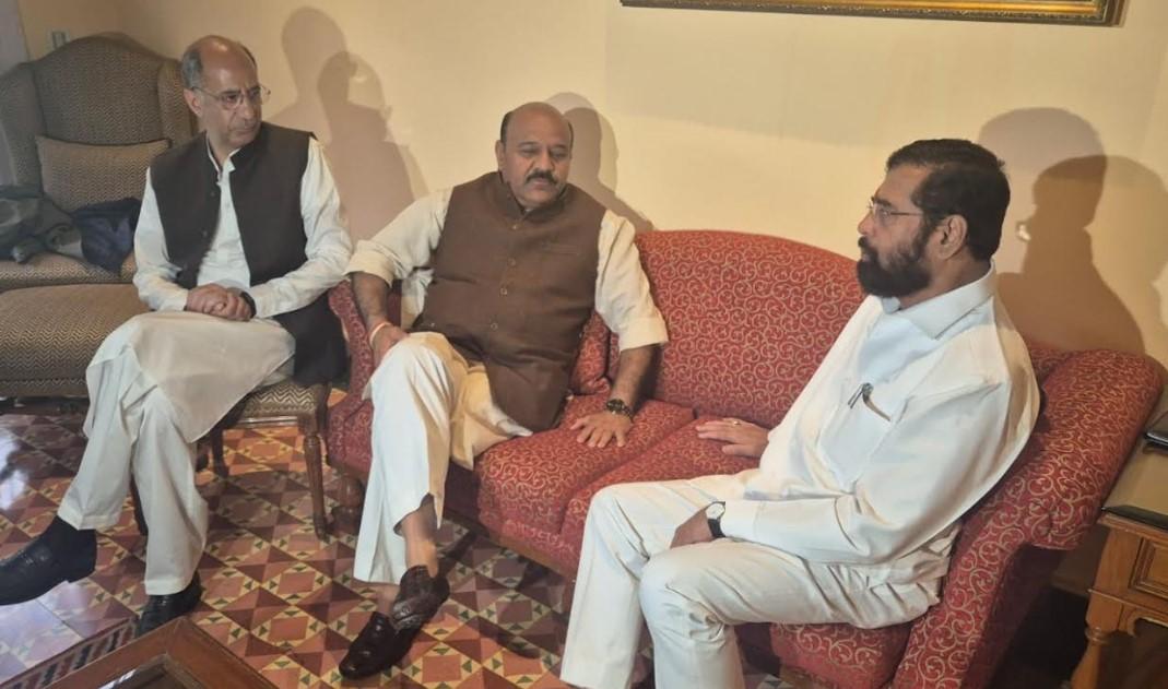 Dy CM, Advisor to CM meet Maharashtra Dy CM