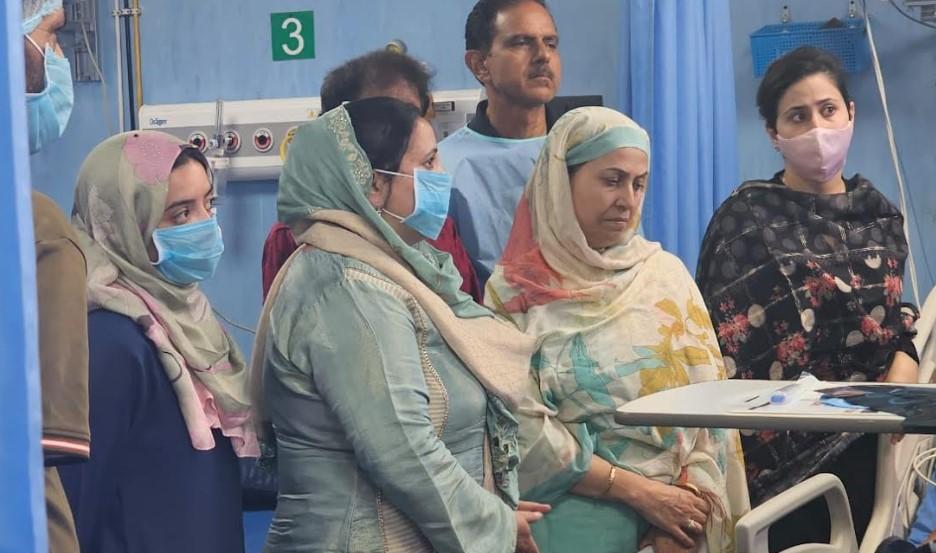 Health Minister visits local hospital to check on ailing former MLA Dr. Ghulam Nabi Bhat
