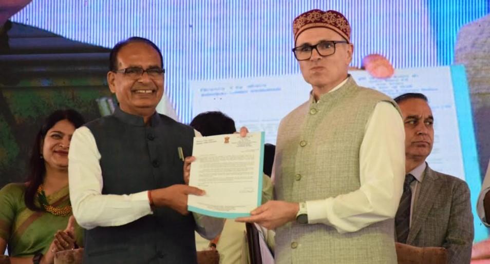 Union Minister Shivraj Singh Chouhan hands over ₹3,566 crore PMGSY-IV package sanction letter to CM Omar Abdullah