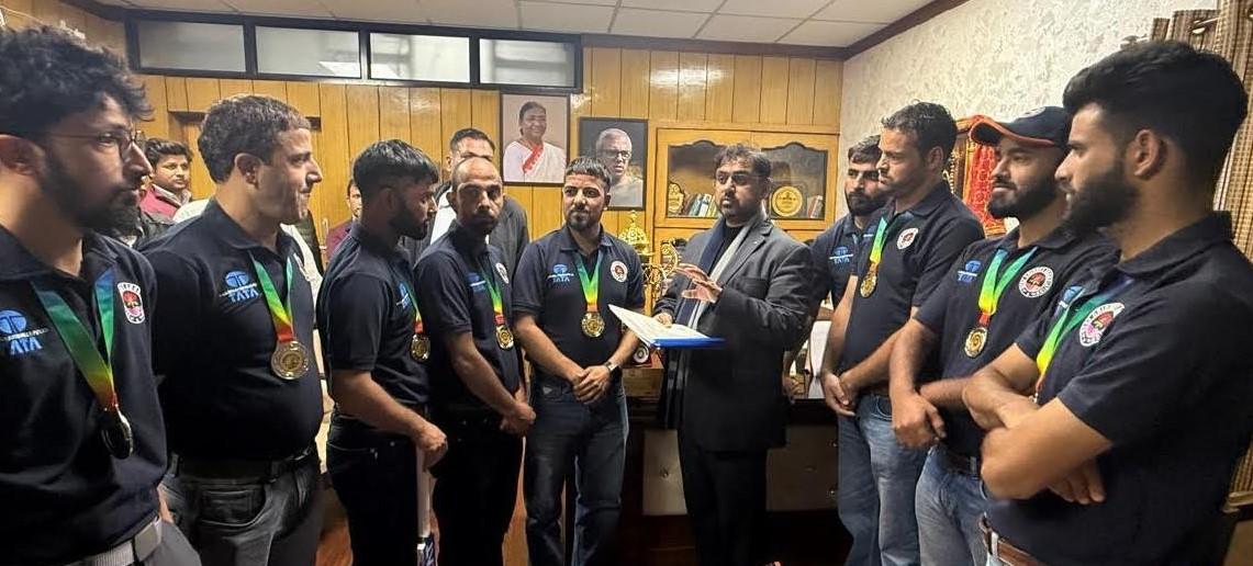 Satish Sharma felicitates J&K Deaf Cricket Team