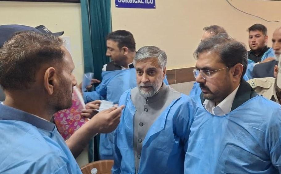 Satish Sharma, Mian Altaf visit GMC Anantnag; meets injured of Pahalgam attack
