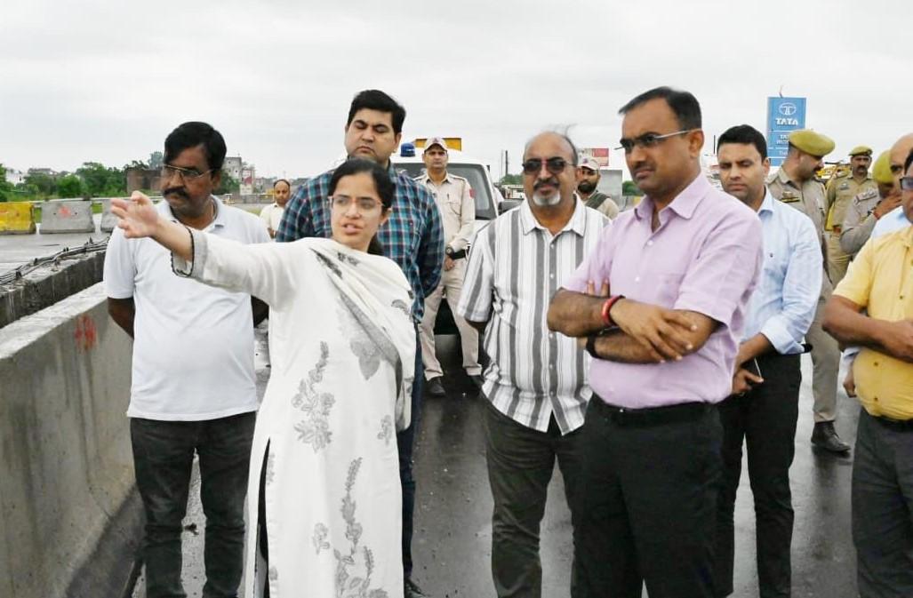 Div Com Jammu visits flood affected areas, relief camps in Samba District