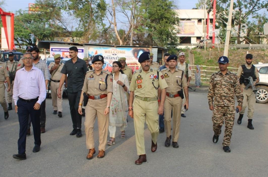 DGP Nalin Prabhat reviews security arrangements for Amarnath Yatra at Lakhanpur base camp, NH in Kathua