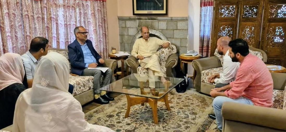 CM’s Advisor meets public delegations; reaffirms govt’s commitment to prompt redress of public issues