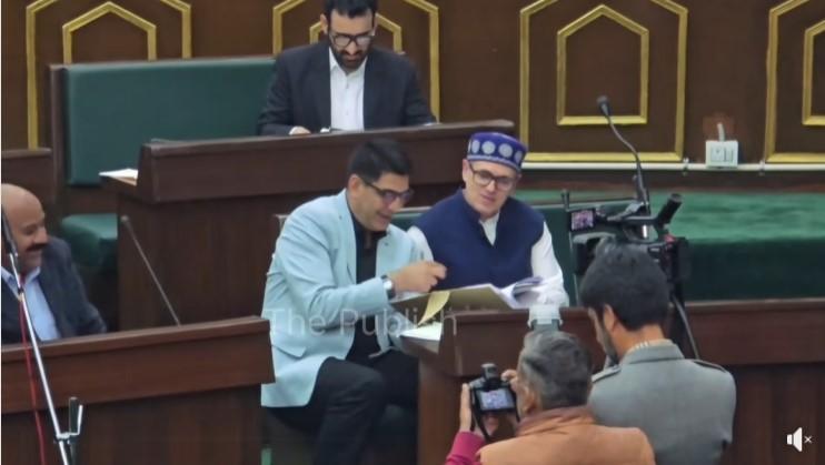 #JKAssembly CM #OmarAbdullah के साथ विधायक चर्चा करते हुए!