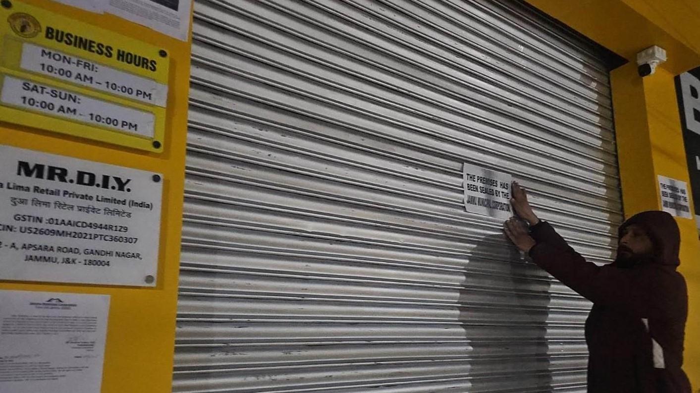 JMC intensifies anti-encroachment drive, demolishes illegal structures, seals commercial establishment