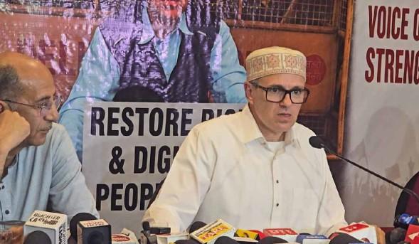 Chief Minister Omar Abdullah condoles demise of father of Shaleen Kabra