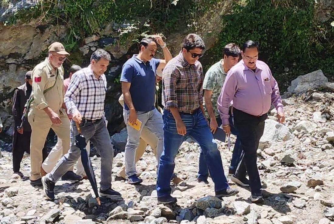 DC Ramban visits flash flood-affected areas, condolences with bereaved families