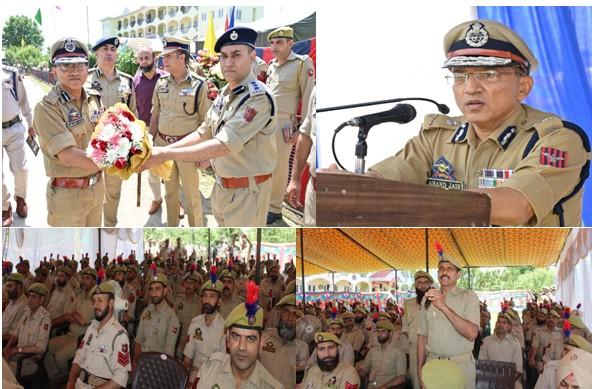 ADGP Armed visits Armed Police Complex, Parihaspora, Pattan