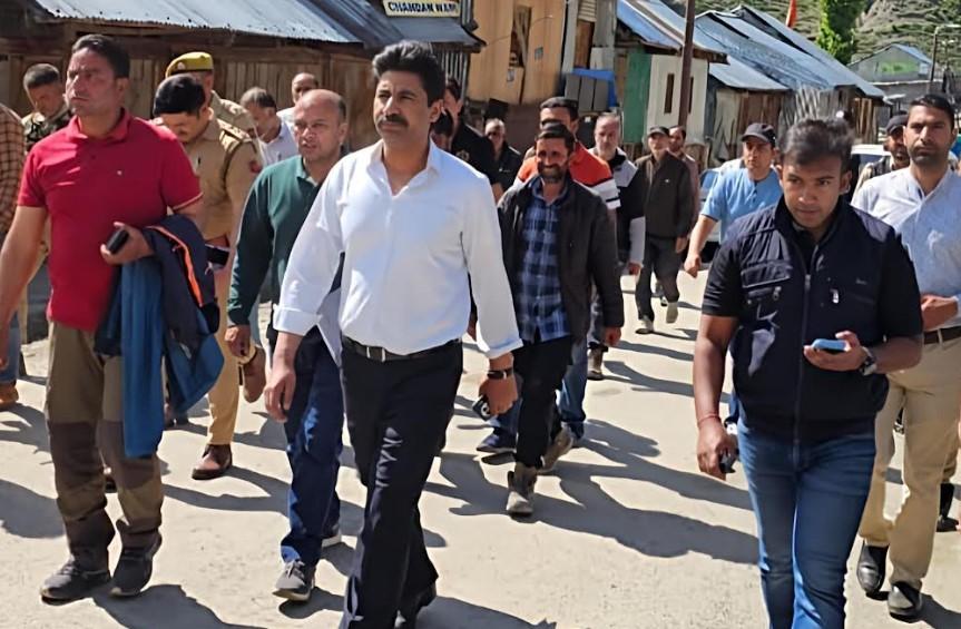 DC Anantnag inspects Nunwan, Chandanwari base Camps, Reviews Shri Amarnathji Yatra-2025 Preparations