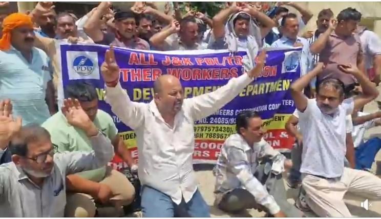 Jammu: PDD daily Wagers Protest in Front of Chief Engineers Office