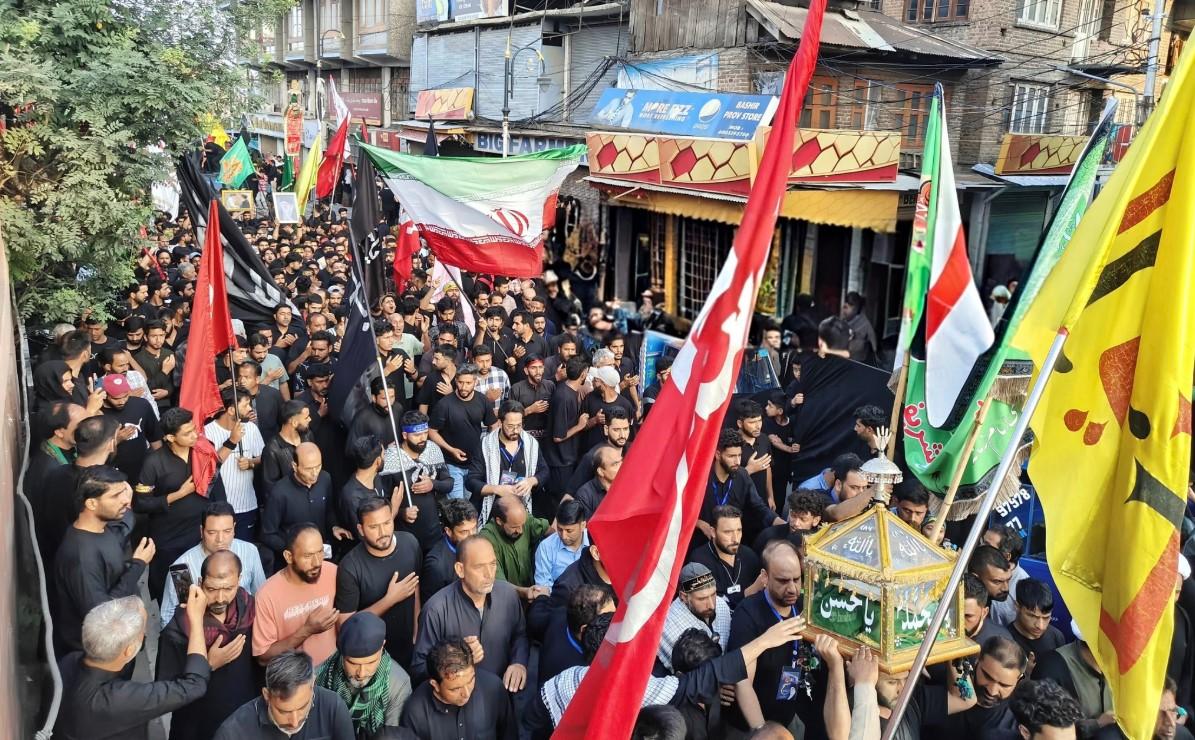Thousands take part in 8th Muharram procession in Srinagar
