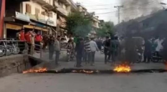 Atleast 12 civilians killed in firing, clashes amid huge PoK protests