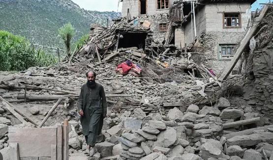 Powerful earthquake hits Afghanistan killing 7, over 100 injured