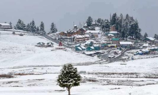 Snow, rain in higher reaches of Kashmir as Chillai-Kalan checks in