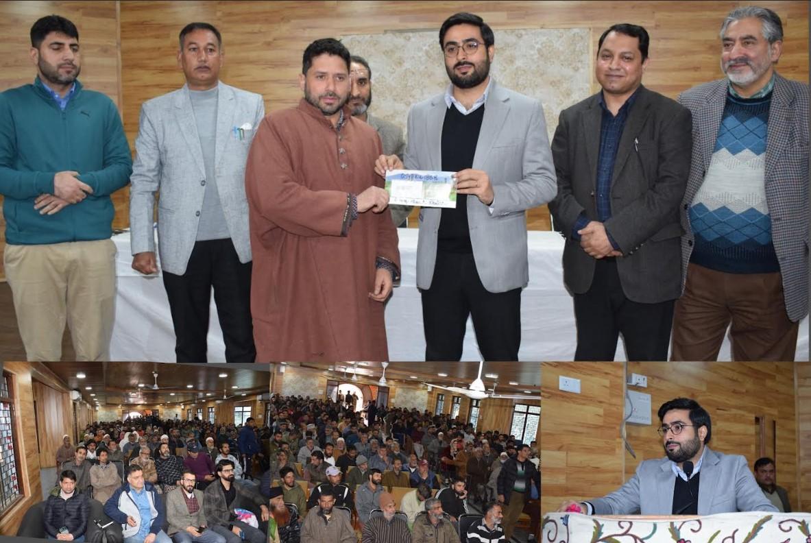DC Budgam distributes Kisan Credit Smart Cards to farmers