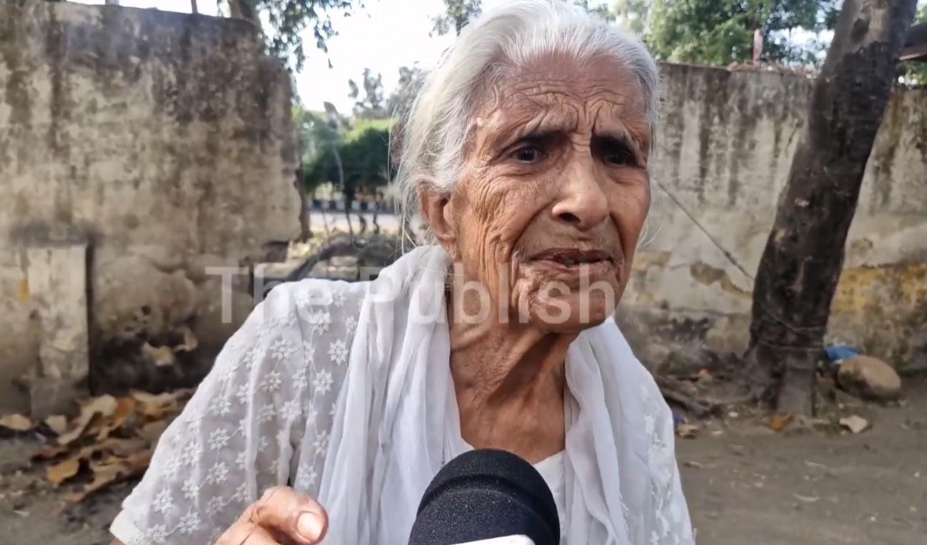 क्या आप इस बुजुर्ग महिला को जानते हैं