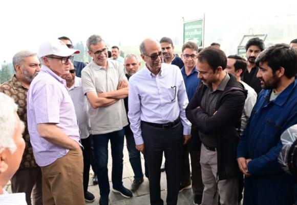 CM Omar Abdullah leads resumption of Gondola operations at Gulmarg