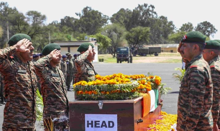 LG Sinha pays tributes to Army Braveheart Subedar Kuldeep Chand