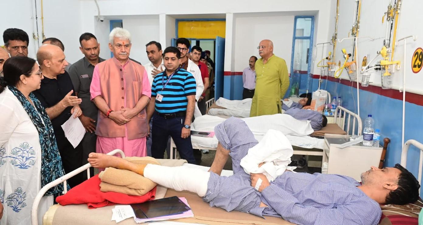 Lieutenant Governor visits GMC Jammu, meets the civilians injured due to unprovoked shelling by Pakistan
