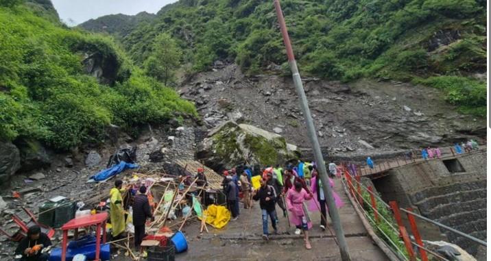 Two palanquin-bearers from J-K killed in landslide on Kedarnath trek route