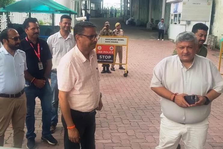 Transport Commissioner visits Katra town, directs strict enforcement of traffic norms