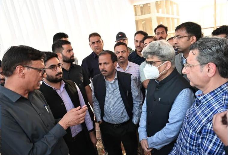 CS assesses progress on transit accommodation for Kashmiri Migrant employees at Zewan