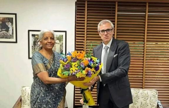 Sitharaman Praises Omar for ‘Focused’ Approach to Restore J&K’s Economy