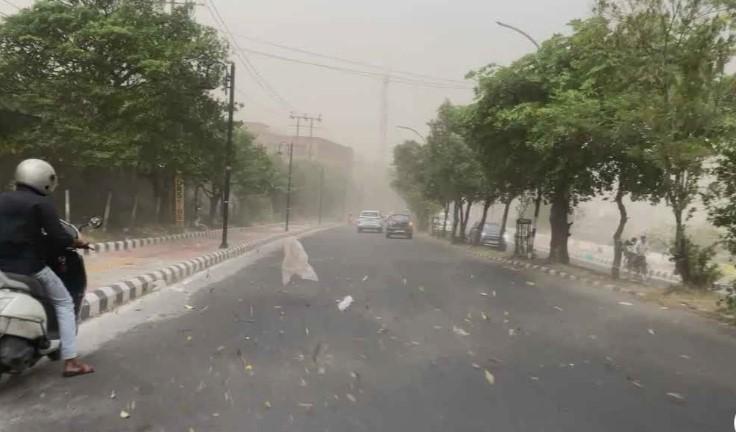 Rain, gusty winds to continue in J&K till May 4; MeT warns of thunderstorms, hail
