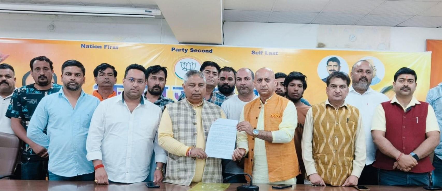 Farmers’ deputation meets Sat Sharma over Tractor Tax issue