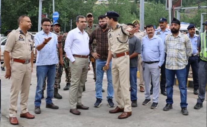 DC Ramban monitors situation amid adverse weather advisory; reviews restoration measures and essential services