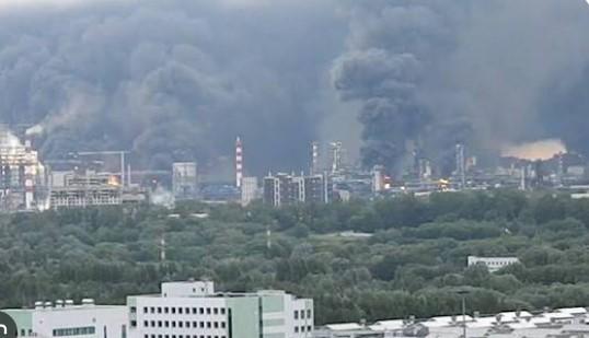 Ukraine Fires Over 1,000 Drones at Russia including Largest attack on Moscow
