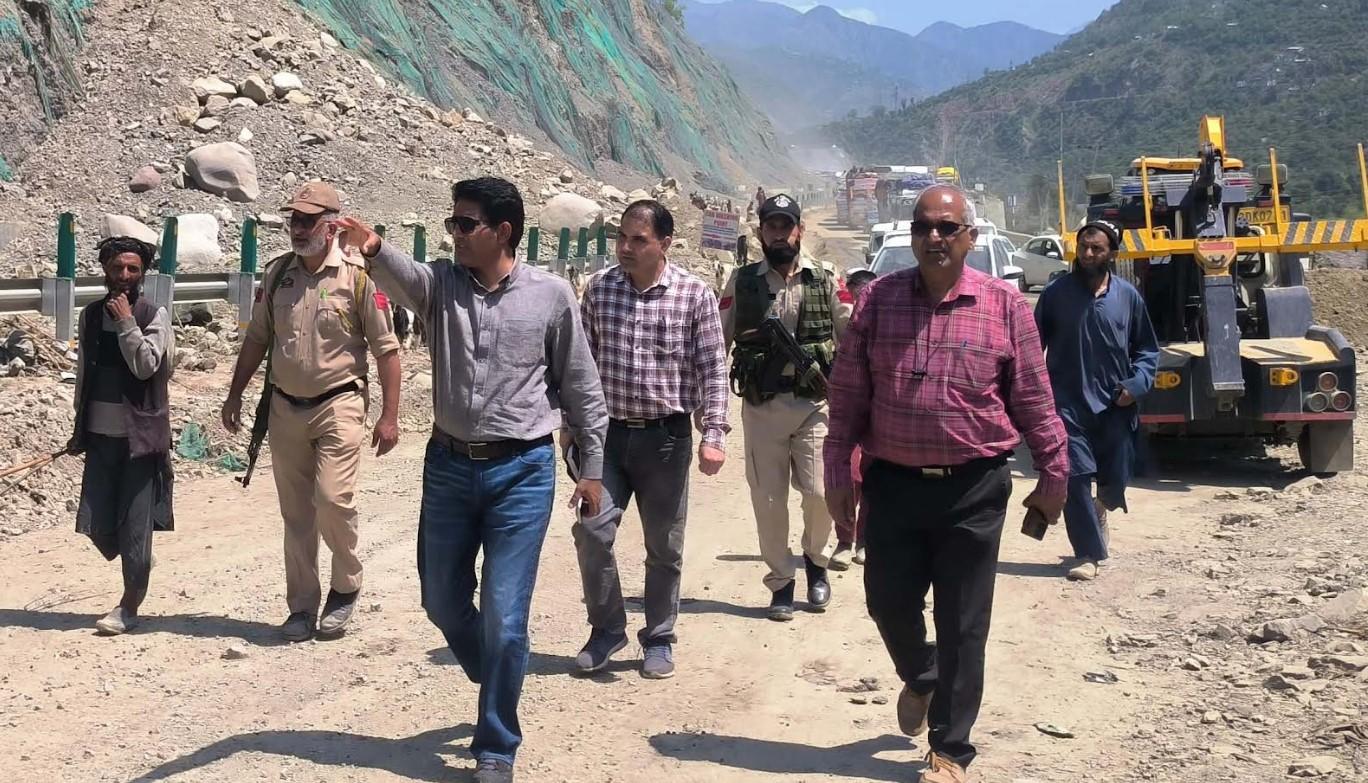 DC inspects ongoing renovation works, Traffic regulation measures on NH-44