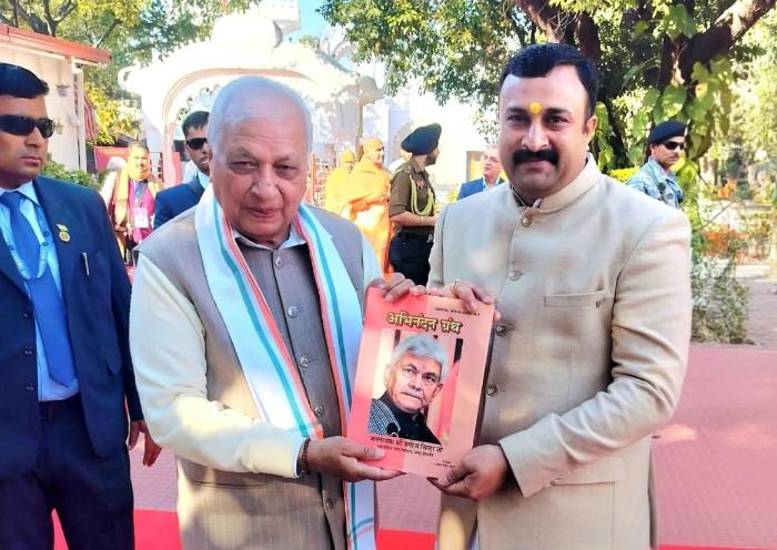 Mahant Rohit Shastri Pays Courtesy Call on the Hon’ble Governor of Bihar, Shri Arif Mohammad Khan ji, in Haridwar
