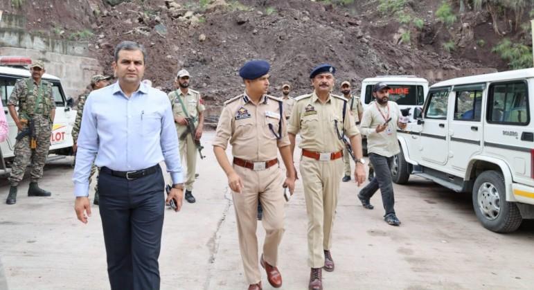 DC Ramban visits NH-44, inspects restoration work at Nashri, other locations