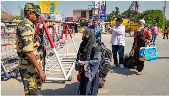 Pakistanis failing to leave India by deadline will face 3-year jail term or Rs 3 lakh fine