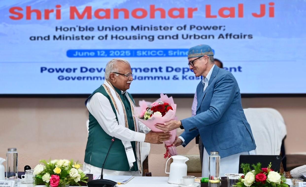 Union Minister Manohar lal Khattar reviews functioning of PDD and Urban department along with CM Omar Abdullah